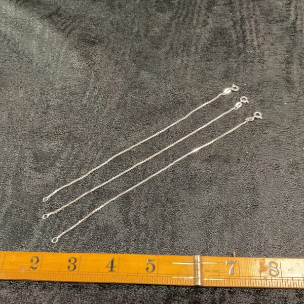 Lot of three delicate 925 silver chain bracelets.
