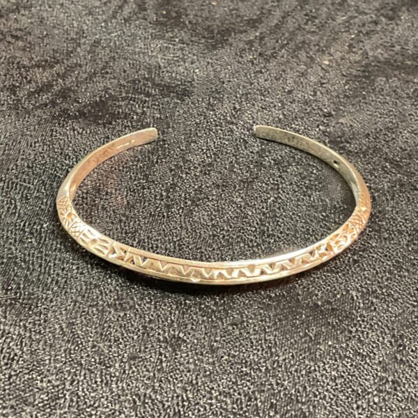 Close-up of a 925 silver geometric pattern bracelet.