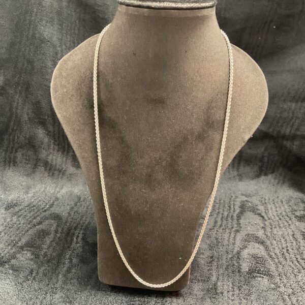 Heavy 925 silver chain necklace, 22 inch long, detailed view.