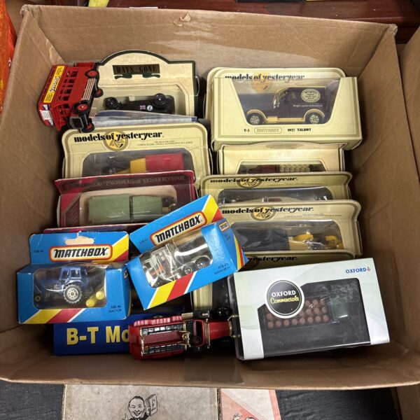 Mixed lot of vintage diecast model cars, including Matchbox.