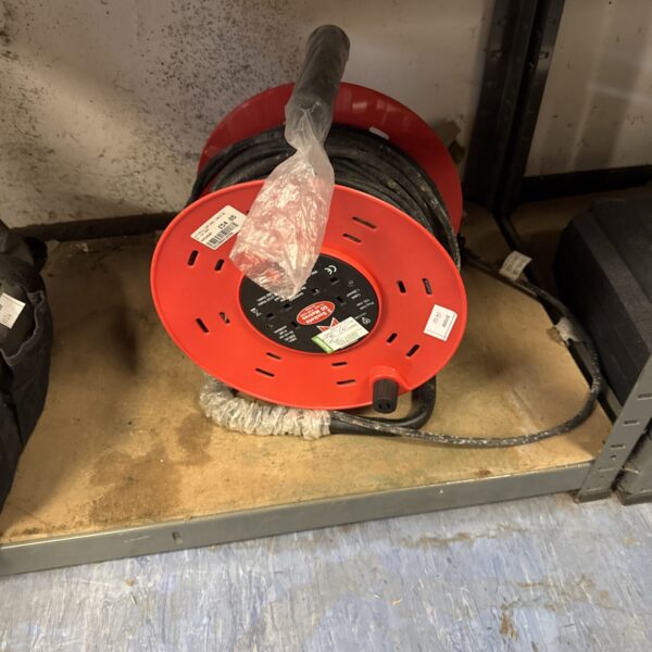 Used 50m two-gang extension reel for garden and DIY projects.