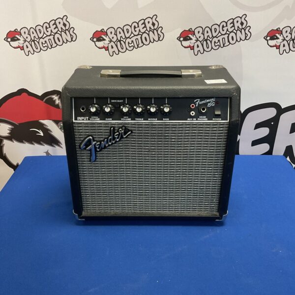 Fender Frontman 15G amplifier, a solid-state guitar amp for practice.