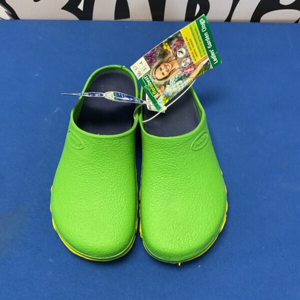 Floral Flora Best clogs size 7 for gardening and outdoor use.