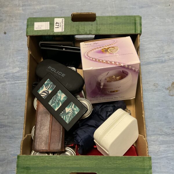 Mixed lot including a jewellery cleaning machine and other items.