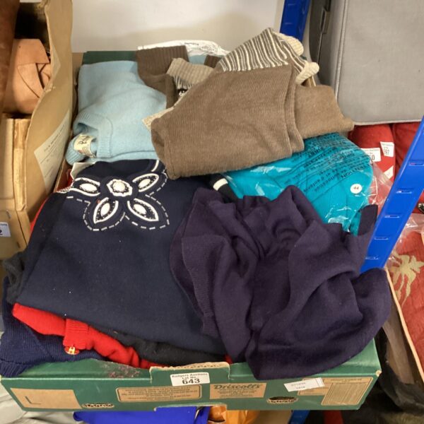 Mixed lot of ladies jumpers including a Pringle jumper.