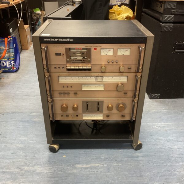 Vintage Marantz hifi system with cassette deck, tuner, and amplifier.