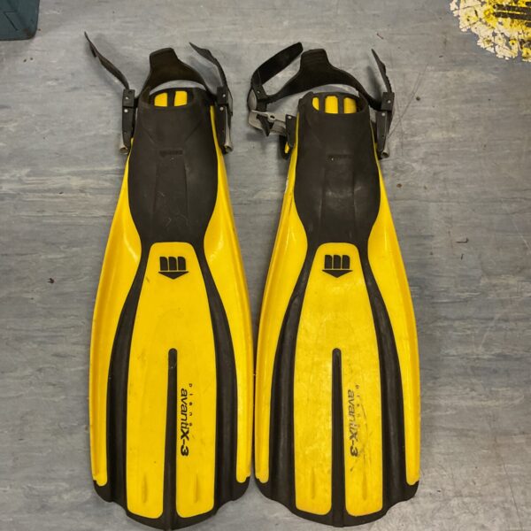 Mares Plana Avantix-3 diving fins, long blade swim fins for diving.