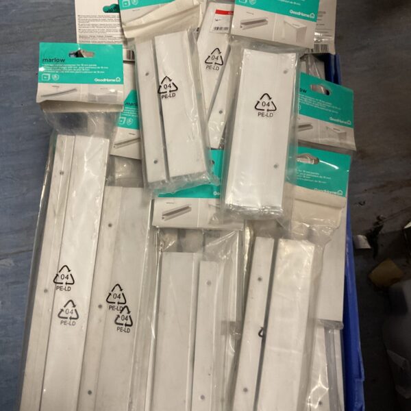 Marlow corner connectors lot including 400mm, 300mm and 200mm sizes.