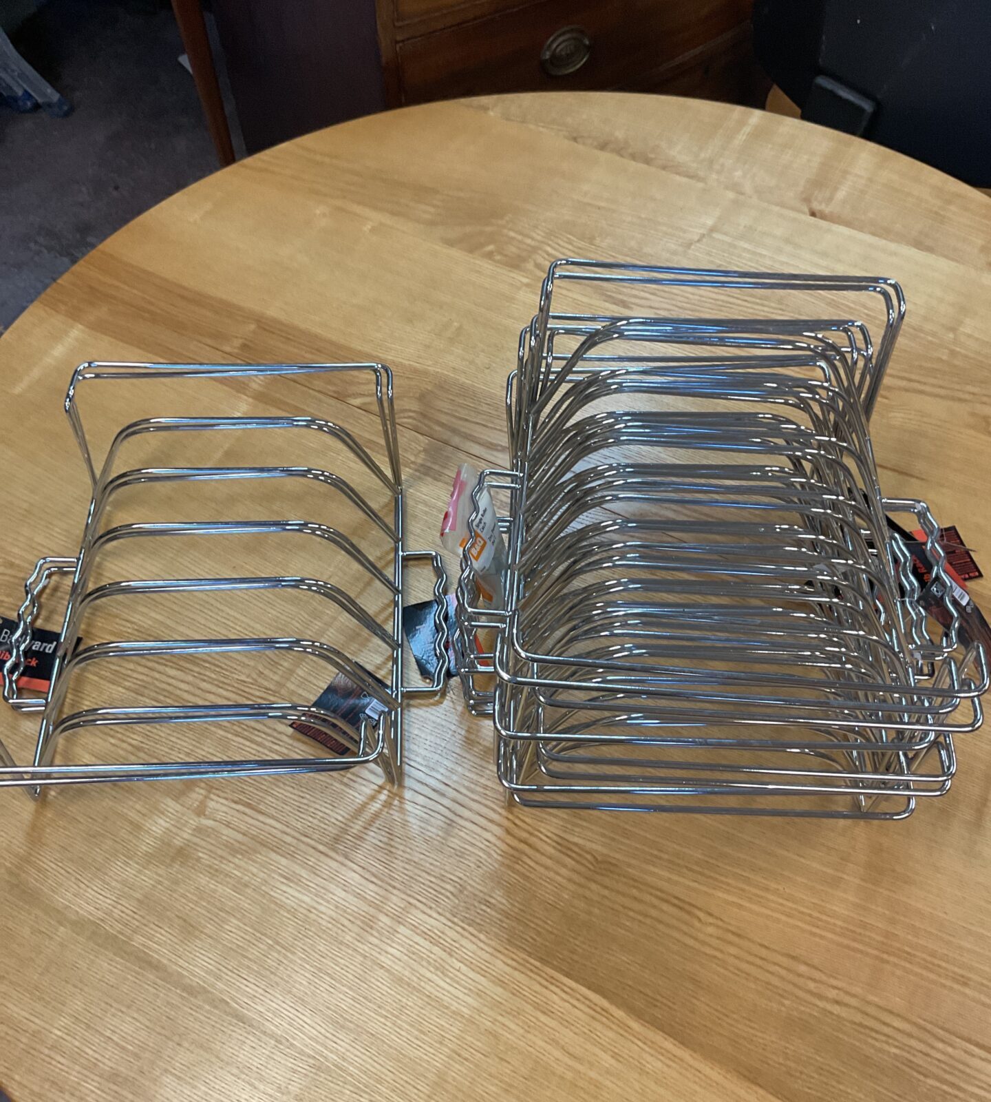 Backyard rib back kitchen trays – Badgers Auctions