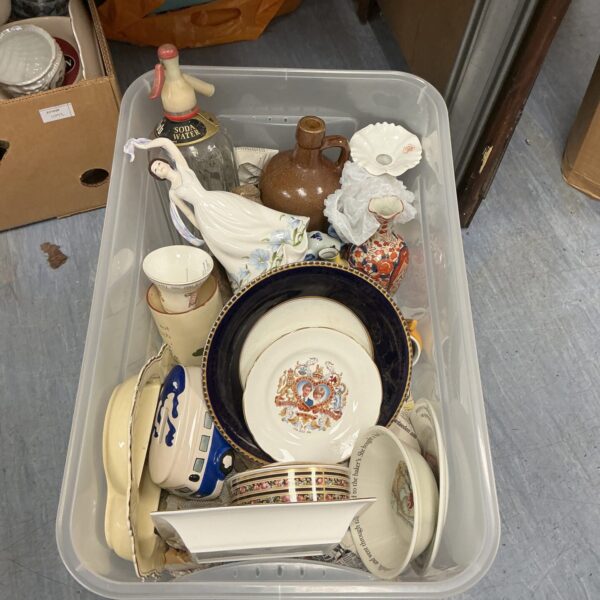 Mixed china lot with vintage plates and figurines.