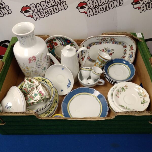 Overview of a mixed china lot including Spode and Minton pieces.