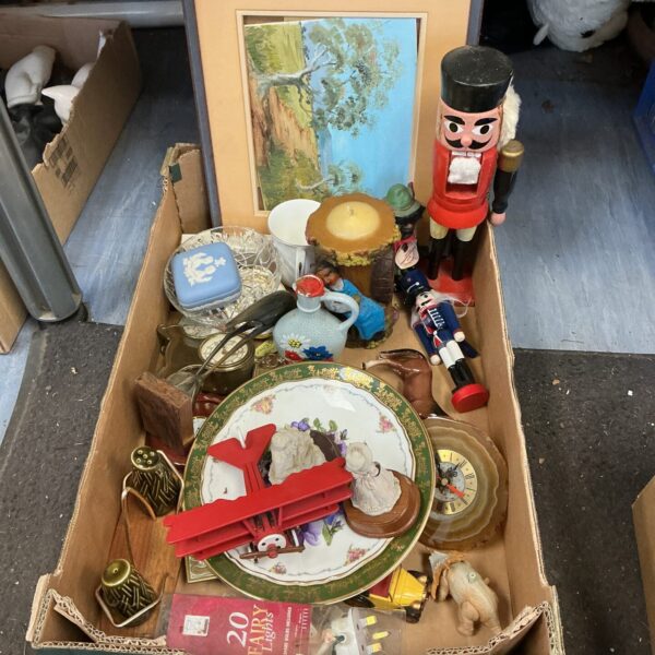 Mixed lot of vintage collectibles including a miniature clock.
