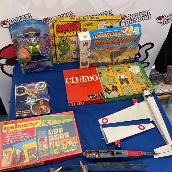 Mixed lot of vintage toys and games including Cluedo and Encanto doll.