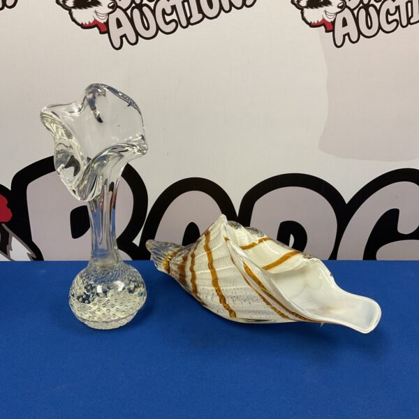Stunning Murano glass sculpture of a conch shell and tulip vase.