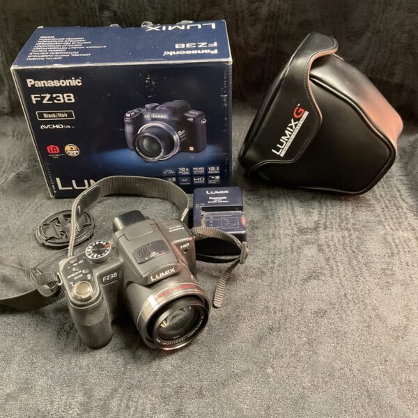 Panasonic Lumix FZ38 digital camera with original box and carry case.