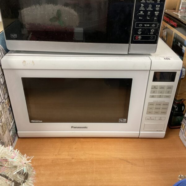 White Panasonic microwave oven, kitchen appliance for auction.