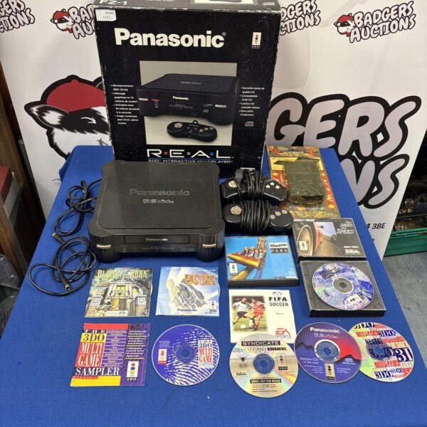 Panasonic R.E.A.L FZ-1 multiplayer console boxed, retro gaming system.