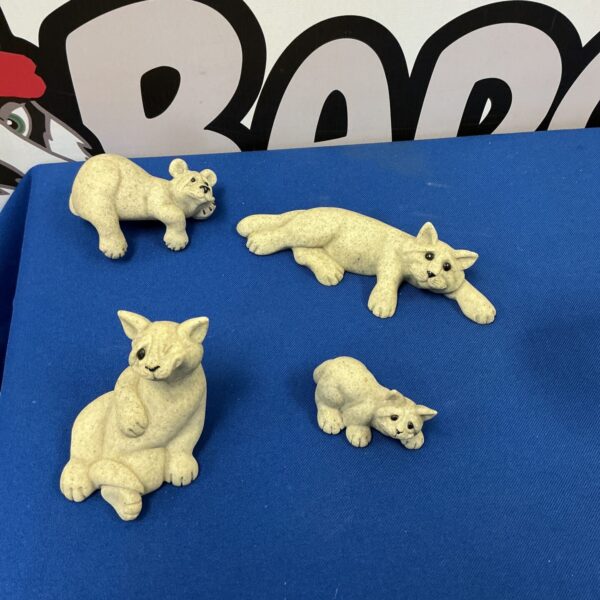 Vintage Quarry Critters cat figurine, detailed animal statue.