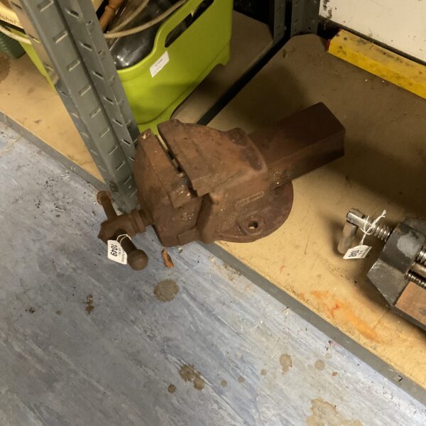 Vintage Record No3 bench vice for metalworking and woodworking.