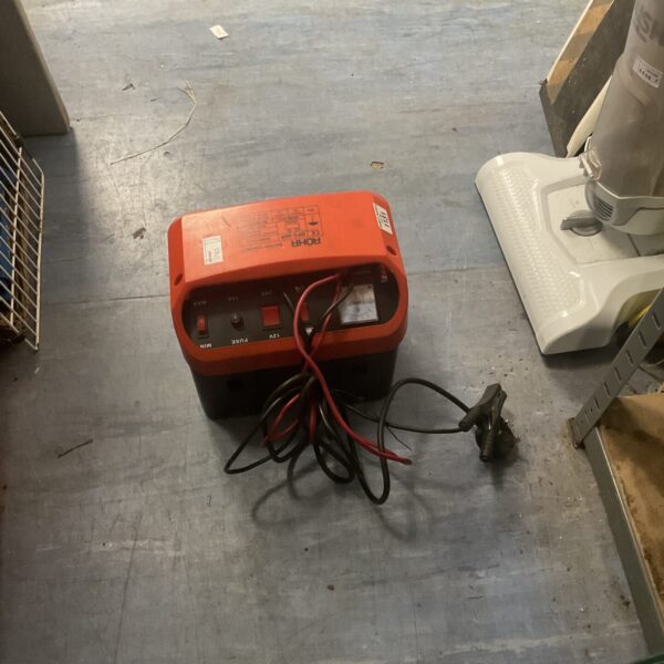 Rohr DFC-50P 12V battery charger in used condition.