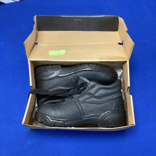 Size 5 leather safety boots for work and industrial use.