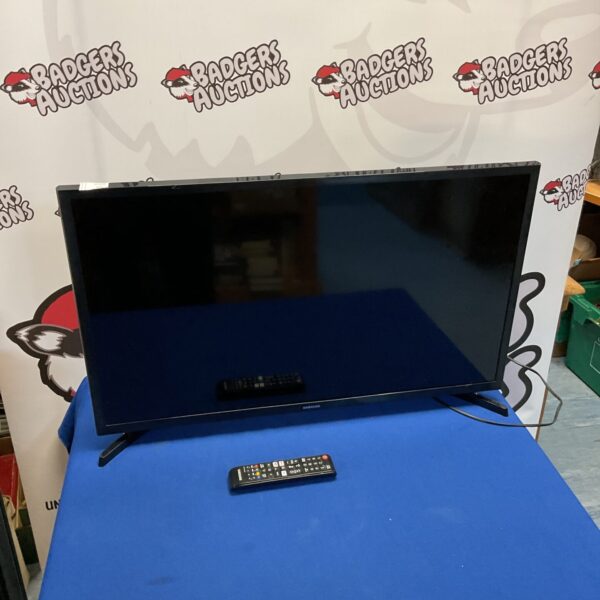 Samsung 32 inch UE32T5300CE television for auction.