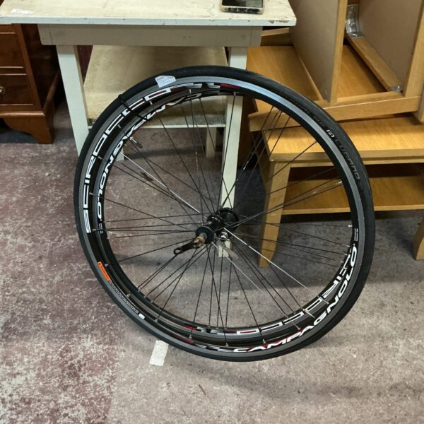 Black Scirocco 700c bike wheel with tyre.