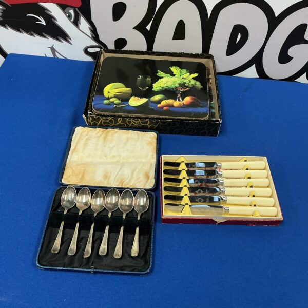 Vintage silverplate tea spoon and butter knife set with place mats.