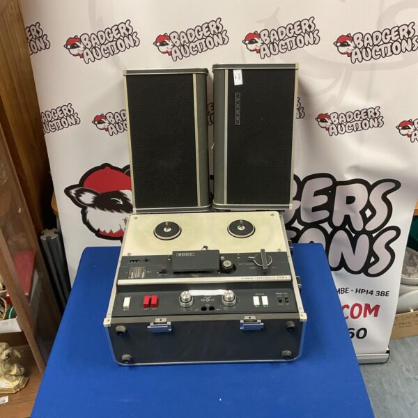 Vintage Sony 500A reel to reel tape recorder in good condition.