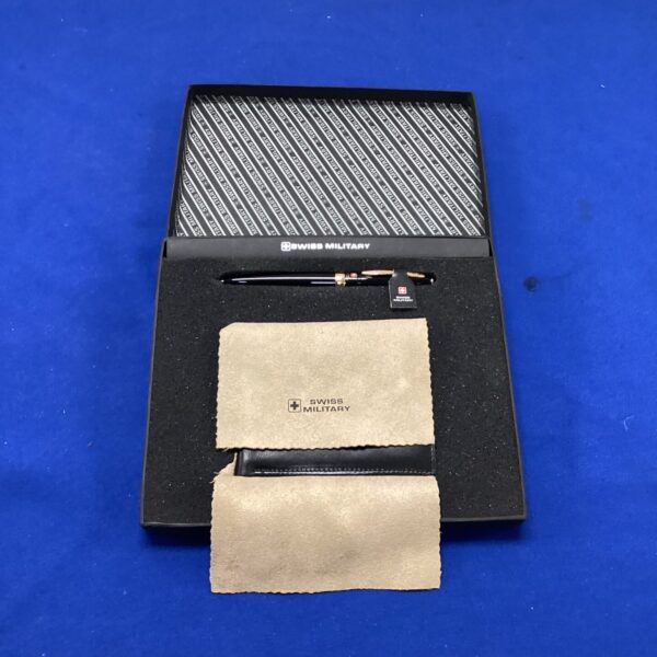 Closed Swiss Army gift set with presentation case.