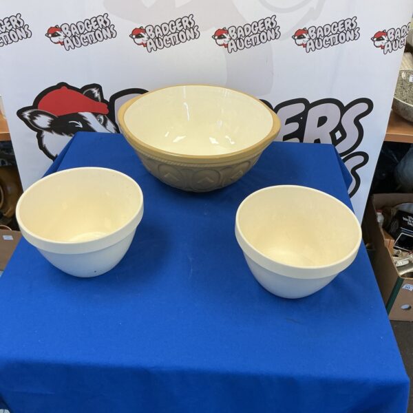 Lot of three vintage TG Green mixing bowls for kitchen use.