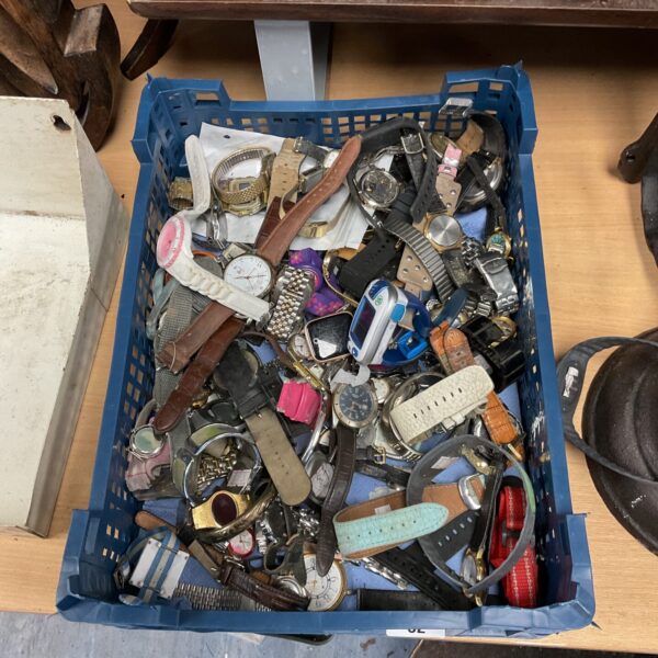 Tray of assorted vintage and modern wristwatches for collectors.
