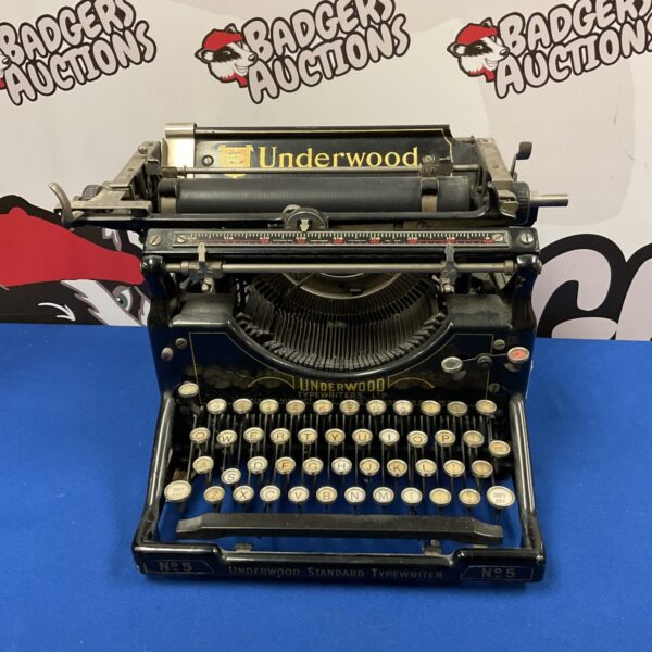 Vintage Underwood typewriter from the 1930s, a classic mechanical writing machine.