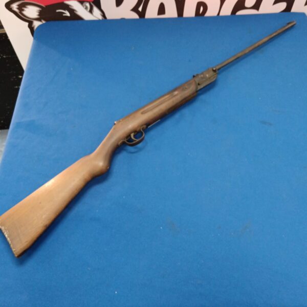 Vintage 1930s break barrel air rifle in good condition.