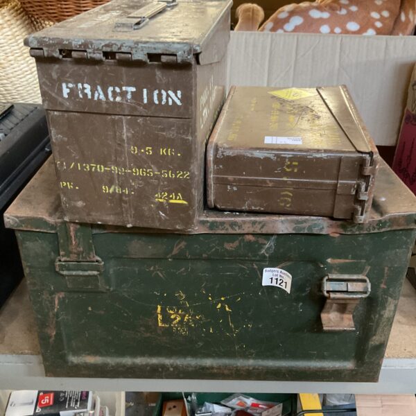 Vintage military ammunition box marked FRACITION 9-5 KG.