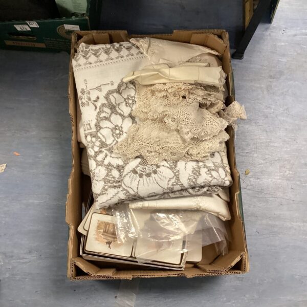 Vintage table linens and placemats in a mixed lot.