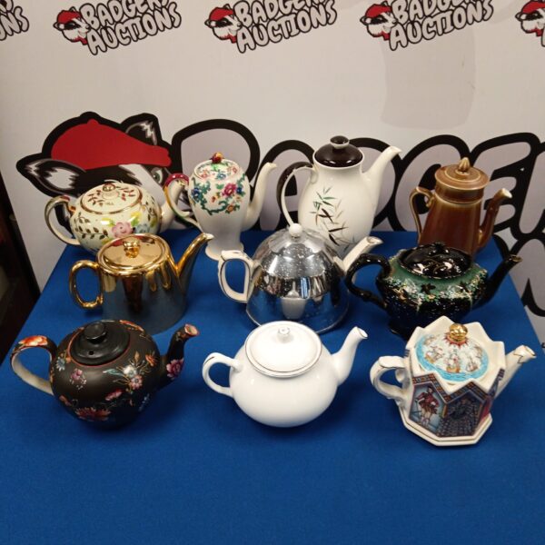 Lot of ten vintage teapots, including Sadler and Royal Doulton pieces.