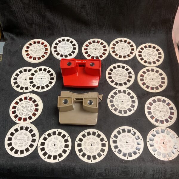 Vintage Viewmaster 3D viewer with colourful discs for viewing.