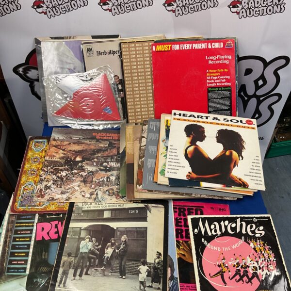 Mixed lot of vintage vinyl records for music collectors.