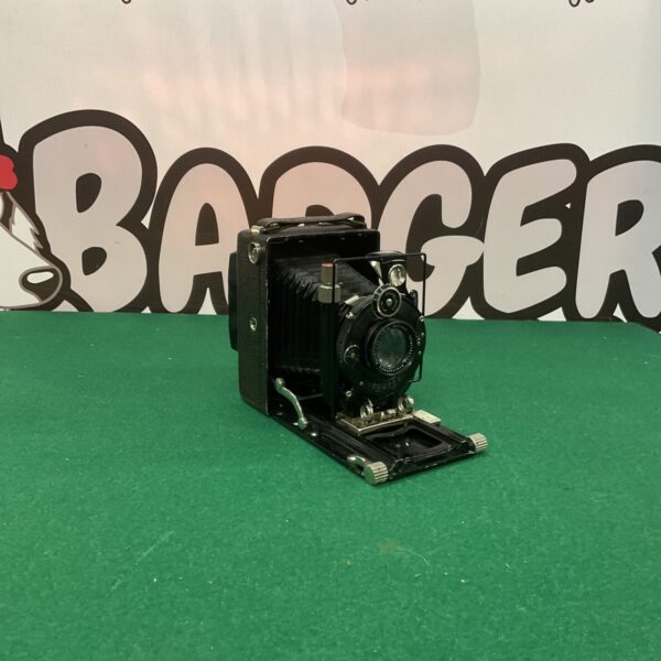 Antique Voigtlander Braunschweig camera with Compur shutter.