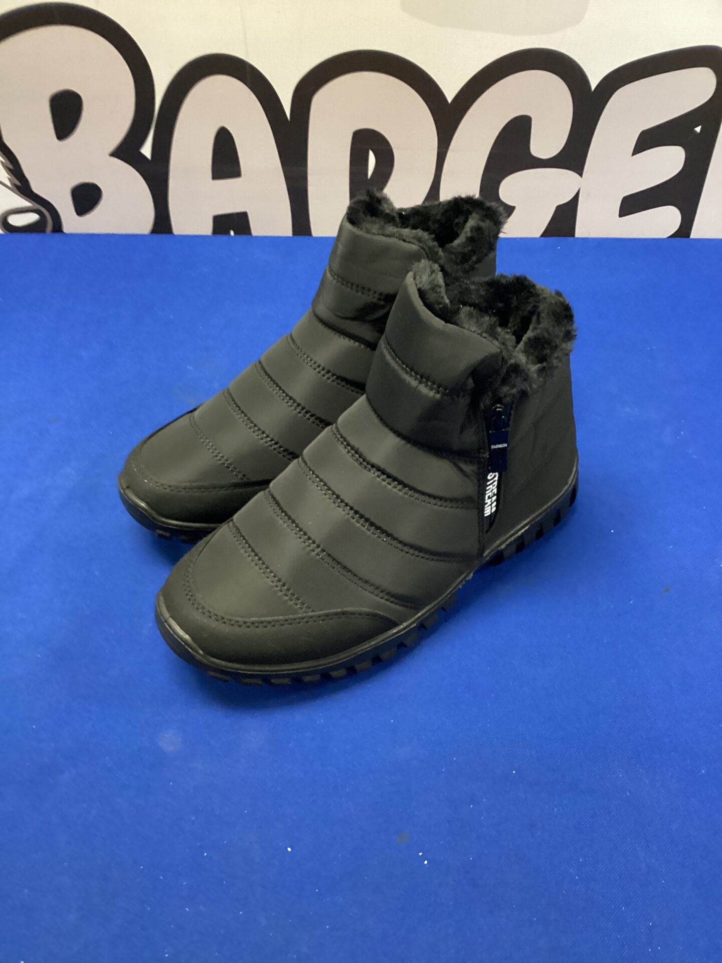 New size 41 winter boots for cold weather protection.