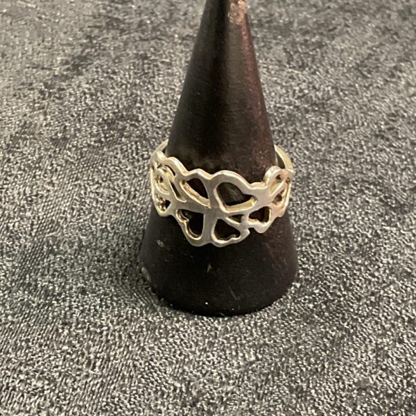 Delicate 925 silver heart ring, size P.