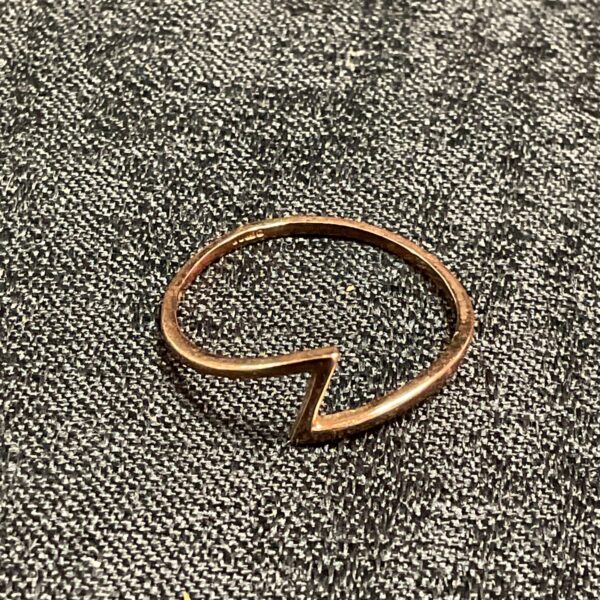 Delicate 9ct rose gold ring with a lightning bolt design.