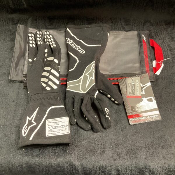 Alpine Stars Tech 1 Race gloves, FIA approved and valid to 2031.