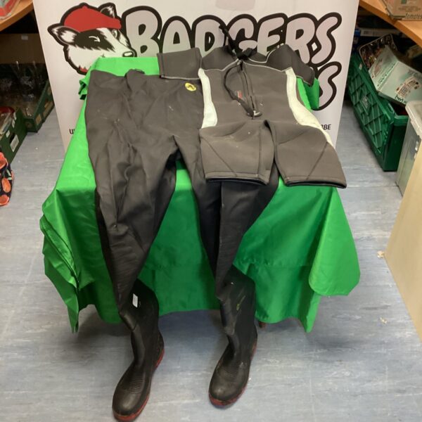 Amblers chest waders and G-Lock wetsuit size small for outdoor activities.