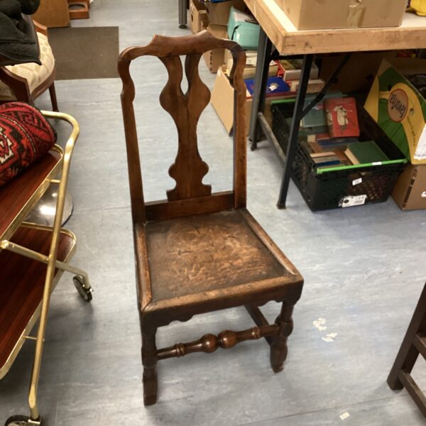 Antique English dining chair made of solid oak with turned legs.