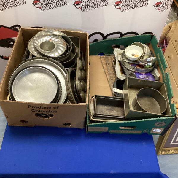 Mixed lot of vintage metal baking trays and pans.