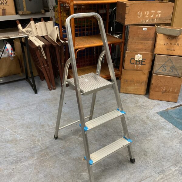 Beldray aluminium step ladder with three steps for household use.