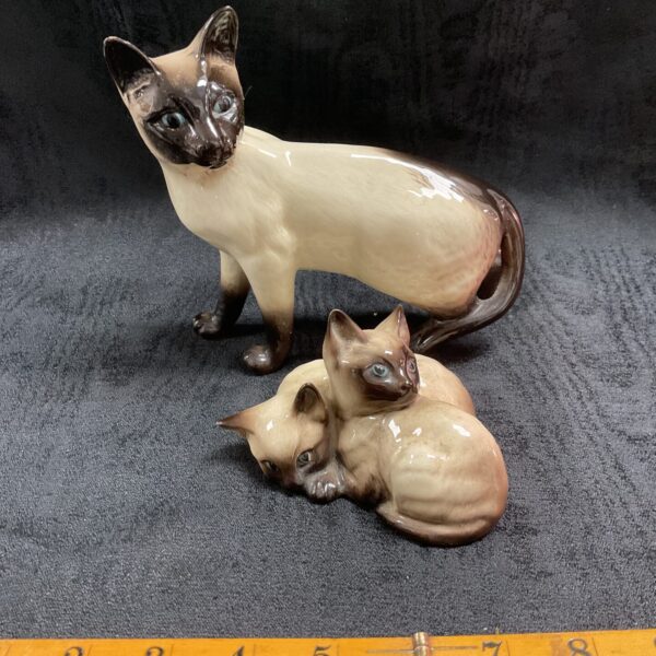Vintage Beswick Siamese cat figurine with kittens, a collectible pottery piece.