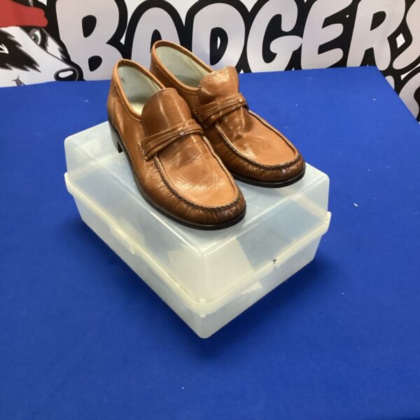 Brown leather men’s shoes size 39, classic footwear.